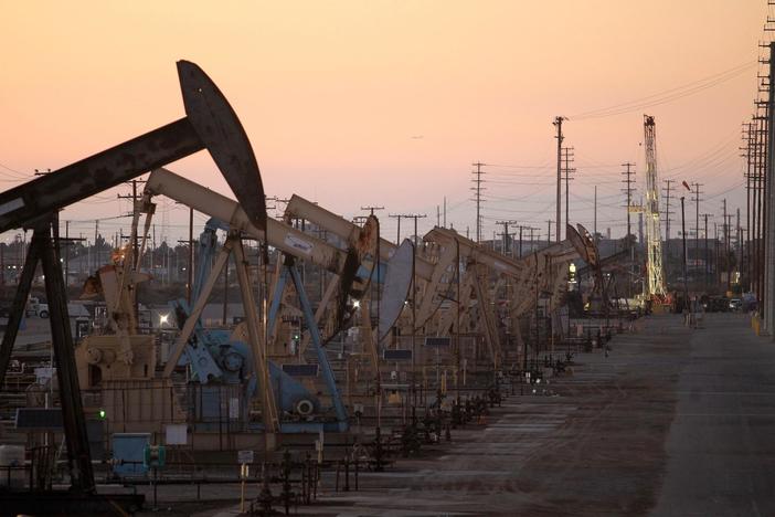 California sues oil companies for exacerbating climate change