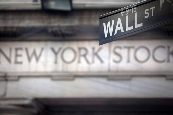 News Wrap: Stocks slump as COVID-19 restrictions return