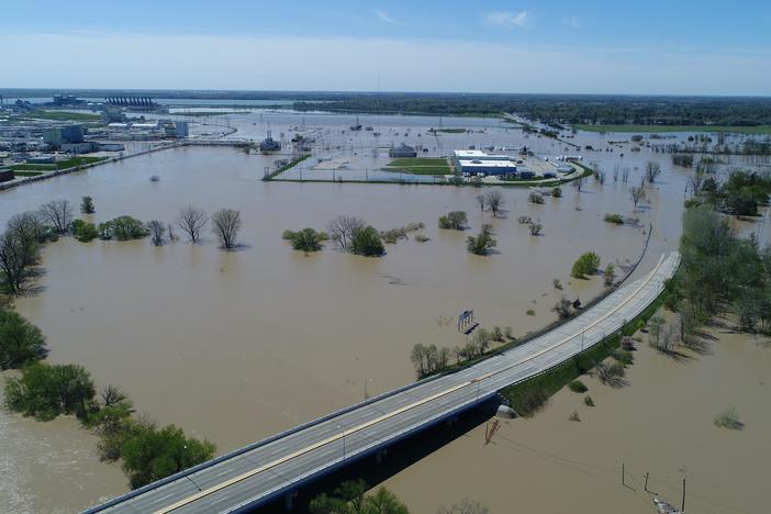 News Wrap: Record floodwaters in central Michigan are still rising