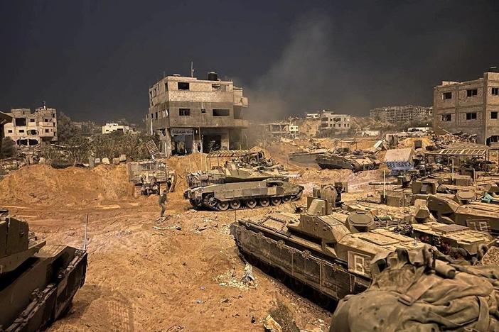 Israeli forces close in on Gaza City as calls for humanitarian pause go unheeded