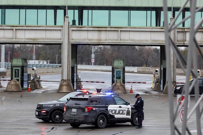 News Wrap: Vehicle explosion kills 2 at border crossing in Niagara Falls