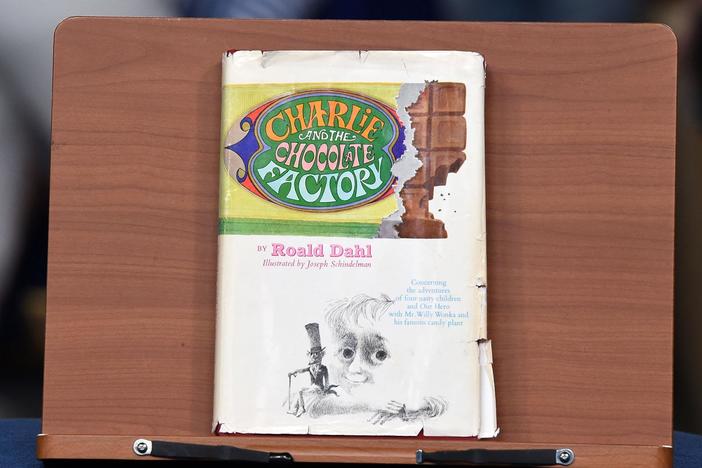 Appraisal: 1964 Inscribed Roald Dahl Book, "Charlie and the Chocolate Factory"