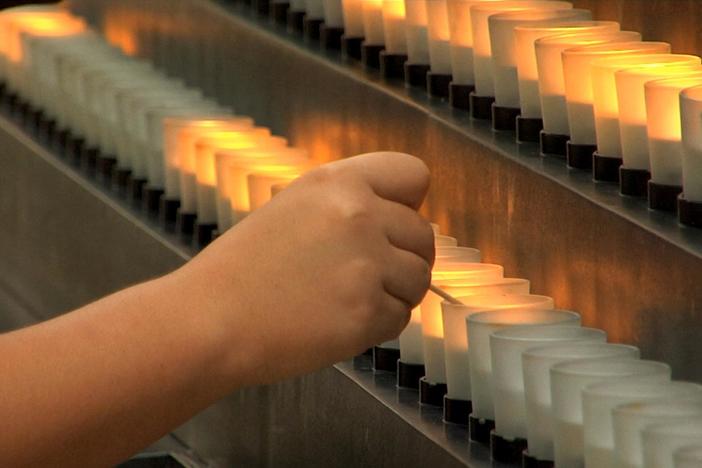 For Yom HaShoah, visitors to the US Holocaust Memorial Museum light candles.