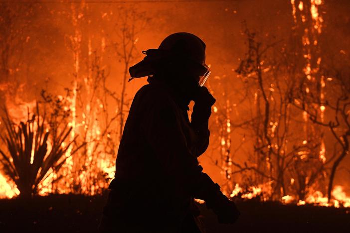 Deadly wildfires rage across Australia, with forecasts of worse to come