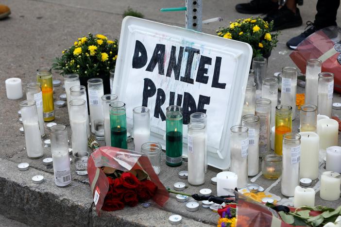 News Wrap: Rochester mayor suspends police involved in death of Daniel Prude