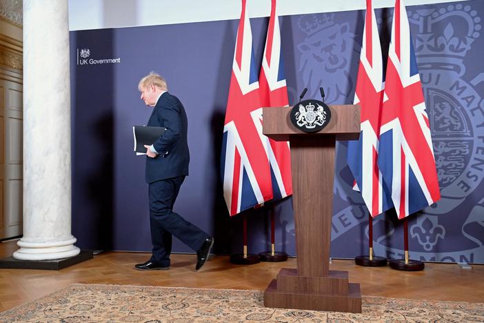 Britain and E.U. form Brexit deal, averting a chaotic breakup