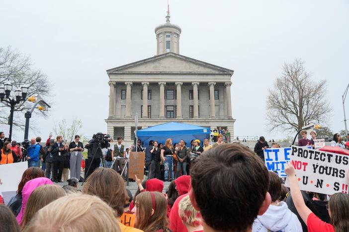 News Wrap: Tenn. House Republicans move to oust 3 Democrats who joined anti-gun protest