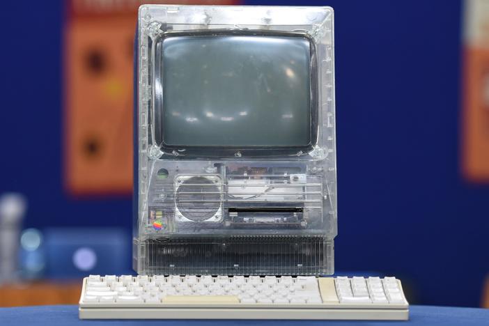 Appraisal: 1987 Translucent Mac SE, from Junk in the Trunk 5, Hour 2.