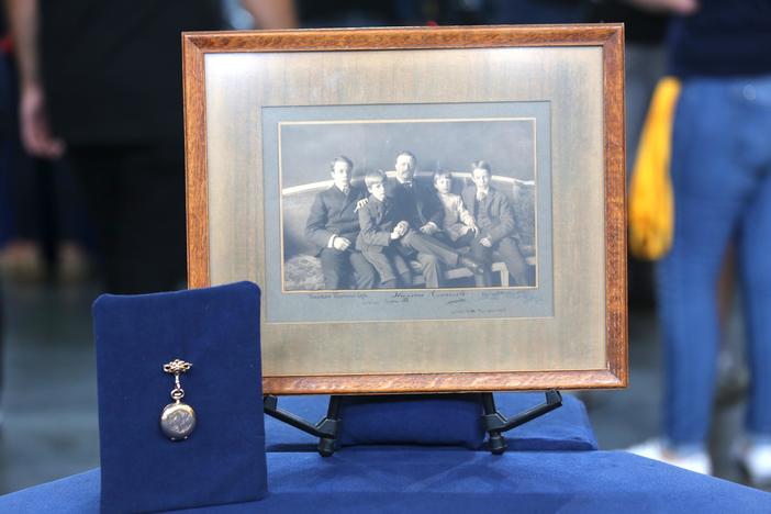 Appraisal: 1902 Gifted Watch & 1904 Roosevelt-signed Photo, in New Orleans Hour 1.