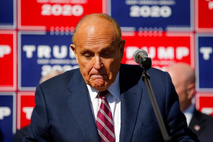 News Wrap: Feds search Giuliani's home, office in probe of Ukraine business dealings