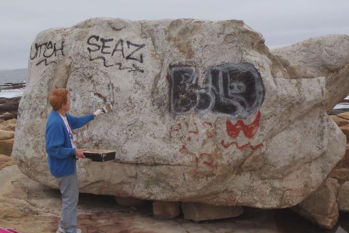 'Anti-graffiti vigilantes' fight vandalism along Rhode Island's shore