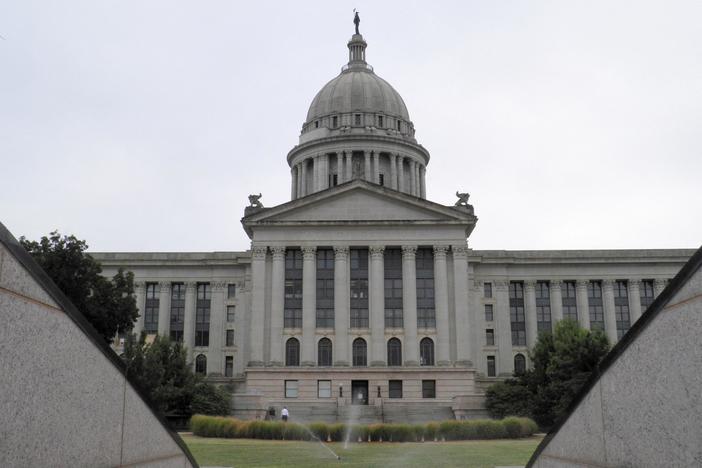 Oklahoma Legislature bans most abortions following a national trend