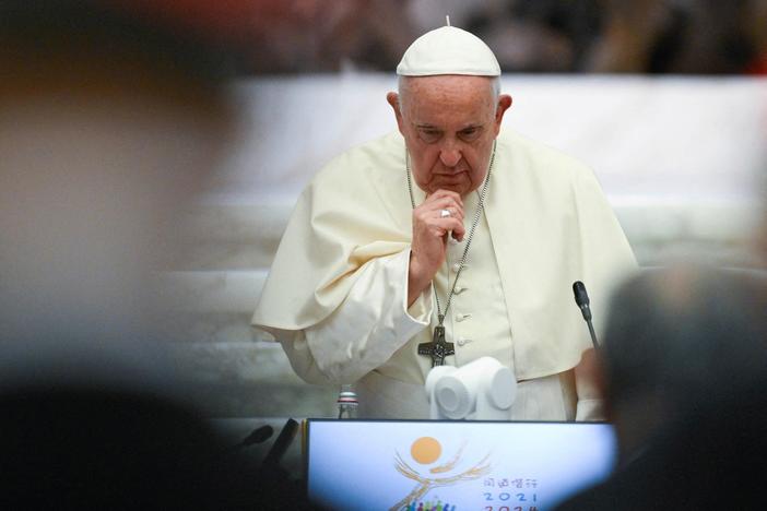 News Wrap: Pope Francis begins meetings on future of church and his reform agenda