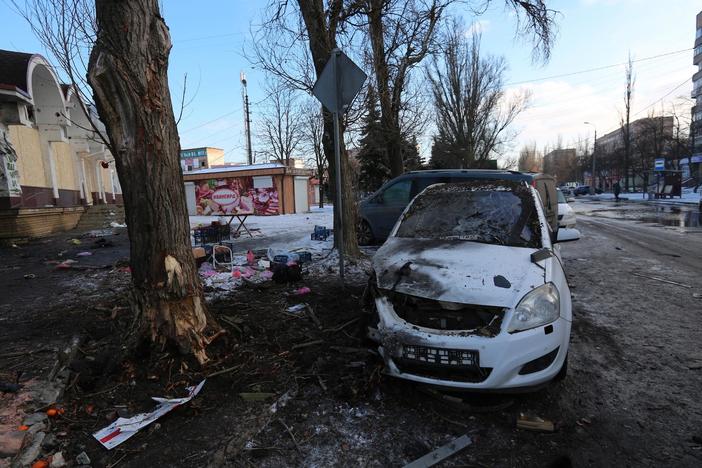News Wrap: Moscow blames Ukrainian forces for deadly Donetsk shelling