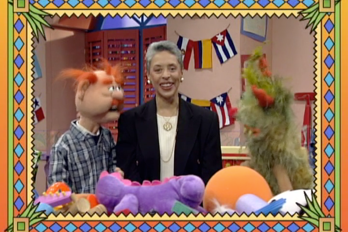 Host Lyn May and the Salsa cast introduce the story for today's lesson.