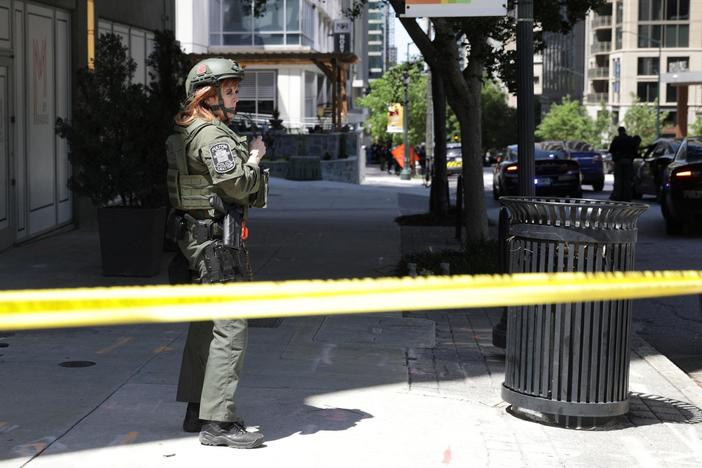 News Wrap: Gunman kills 1, wounds 4 in Atlanta medical building shooting