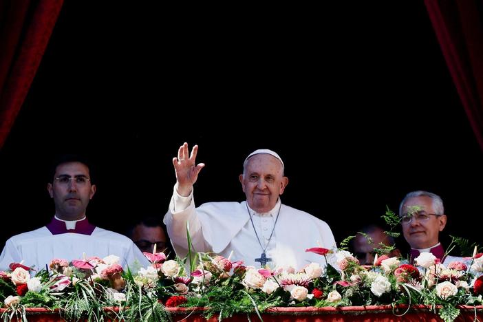 News Wrap: Pope prays for peace in Ukraine, Middle East in Easter address