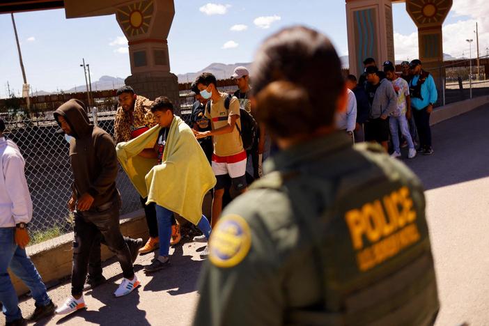 News Wrap: Biden administration formally proposes restrictions to asylum seekers