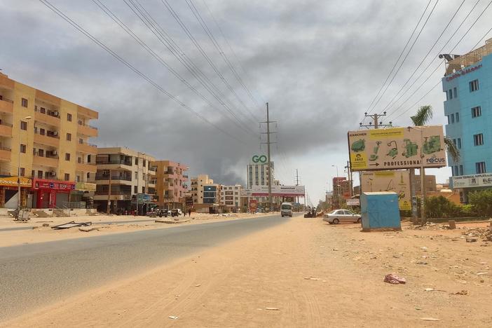 News Wrap: Airstrikes rock Khartoum as another truce in Sudan collapses