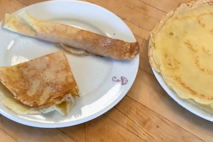 Jacques Pépin makes easy and delicious crêpes.