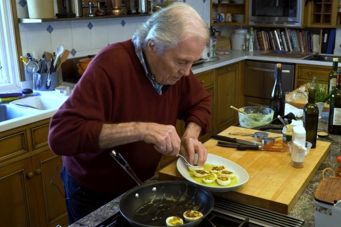Jacques Pépin makes a very easy-to-do, delicious, and unusual way to enjoy eggs.