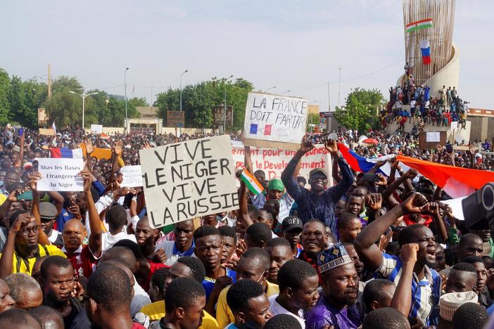 News Wrap: Unrest in Niger’s capital, deadly bombing at Pakistan rally