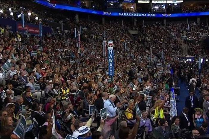 Clinton, Warren Rev Up DNC Crowd for Main Event: Obama to Take Stage