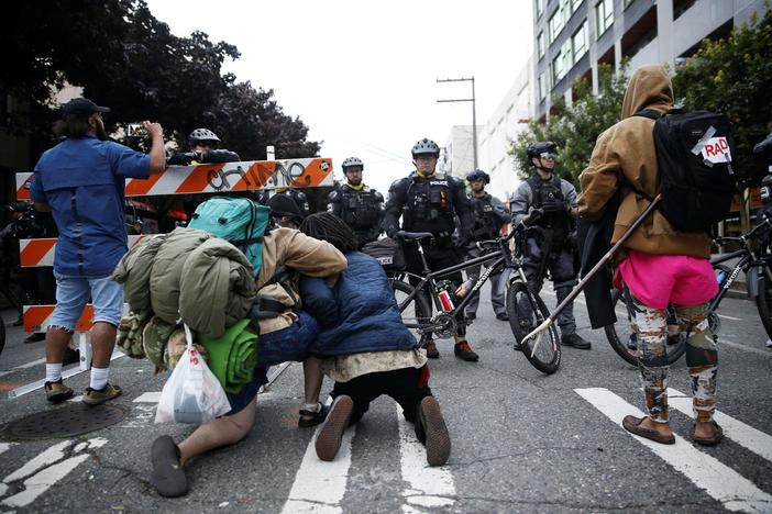 News Wrap: Seattle police clear ‘occupied zone’ after violence