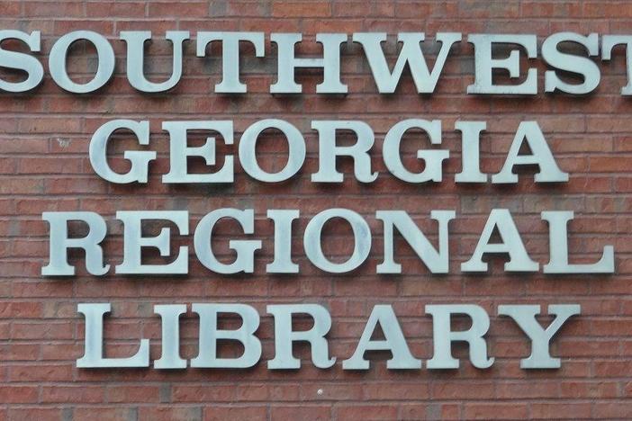 Libraries in southern Georgia are finding a way to meet community needs without fully reopening, but are struggling to provide uninterrupted access for all.