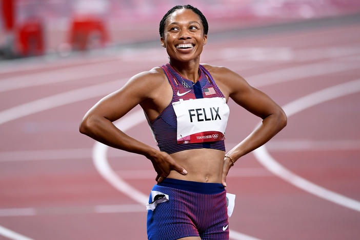 U.S. Women Win 4x400, And Allyson Felix Becomes The Most Decorated