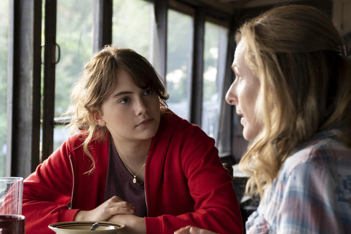 Emilia Jones and Marlee Matlin play daughter and mother in the new film <em>CODA</em>.