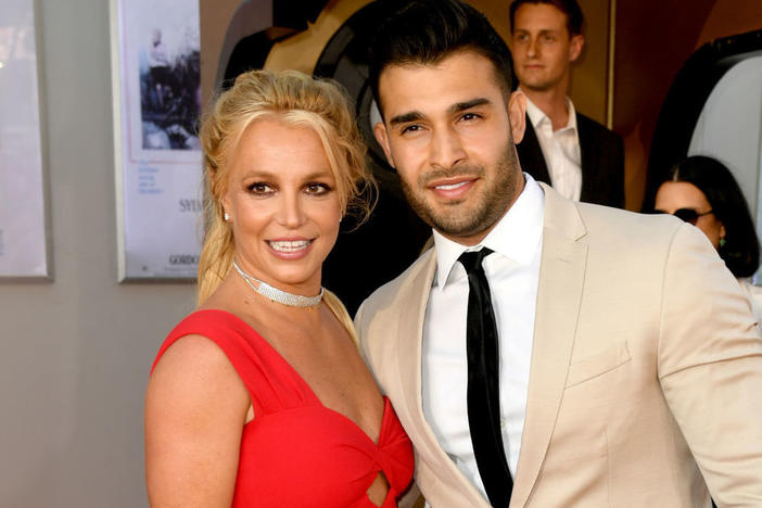 Britney Spears poses with her boyfriend, Sam Asghari, at event in Hollywood in 2019.