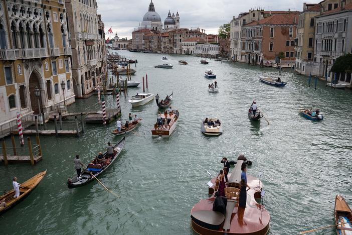"Noah's Violin", a giant floating violin by Venetian sculptor Livio De Marchi, journeyed through Venice's Grand Canal on Saturday. De Marchi, who has sent many wooden works into the water, came up with the idea during last year's pandemic lockdown.