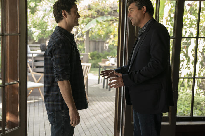 Joseph Gordon-Levitt as Travis Kalanick and Kyle Chandler as Bill Gurley in <em>Super Pumped: The Batter for Uber. </em>