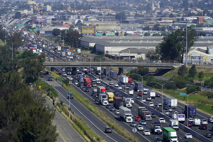 Traffic moves on Interstate 880 in Oakland, Calif., Tuesday, Aug. 16, 2022. (AP Photo/Jeff Chiu)