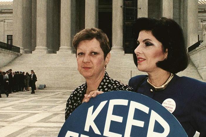 This April 26, 1989, file photo shows Norma McCorvey, left, known as "Jane Roe" in the 1973 landmark <em>Roe v. Wade</em> ruling, with attorney Gloria Allred in front of the U.S. Supreme Court.
