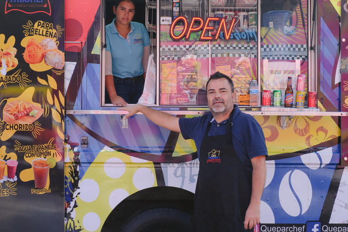 Paulo Echeverry and Dahianara Lopez Zapata, at their food truck in Kissimmee, Fla.