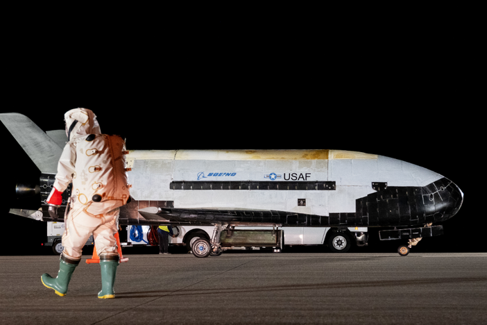 The X-37B orbital test vehicle concluded its sixth successful mission early Saturday.