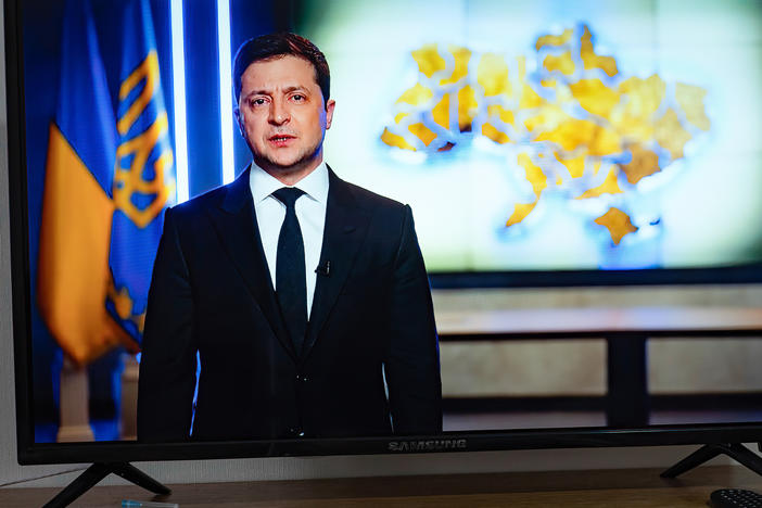 A television screen shows President Volodymyr Zelensky's addressing Russians the day Russia invaded Ukraine February 24, 2022.