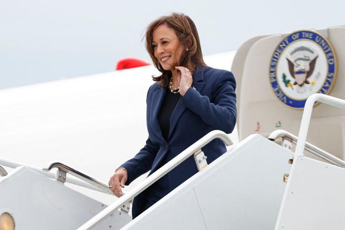 Vice President Harris descends from Air Force 2 in Milwaukee ahead of a campaign event on Tuesday.