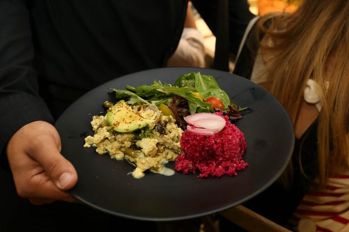 Food being prepared and presented during vegan chef Chloe Coscarelli hosted H&M Home Breakfast in 2017 in New York.