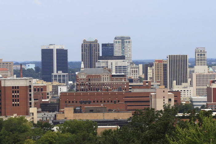 A general view of the city of Birmingham, Alabama, August 9, 2011. Alabama's Jefferson County submitted a second offer to creditors in an attempt to settle its $3.14 billion sewer bond debt, the county commission president said on August 8, 2011. Commissioner David Carrington gave no details of the contents of the latest offer. Jefferson County is struggling to avoid what would be the largest municipal bankruptcy in U.S. History. REUTERS/Marvin Gentry (UNITED STATES - Tags: BUSINESS)
