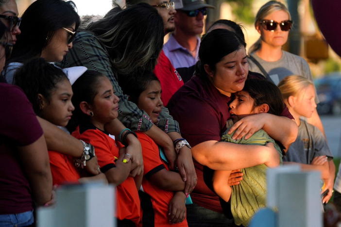 People mourn the victims of the mass shooting at Robb Elementary School, in front of the Uvalde County Courthouse, Texas, U.S. May 26, 2022. Picture taken May 26, 2022. REUTERS/Veronica G. Cardenas TPX IMAGES OF THE DAY